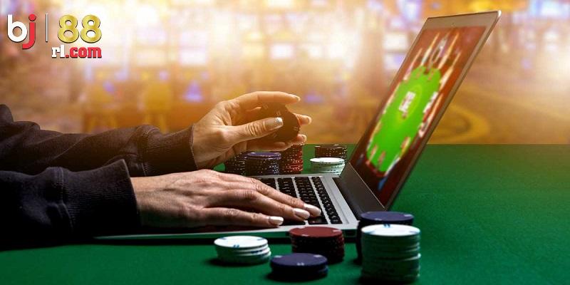 Luật chơi cụ thể của Poker BJ88